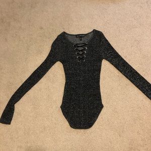 Doesn’t fit me, never worn or washed.